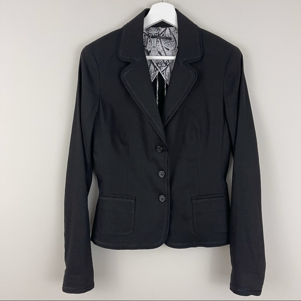 Elie Tahari 3 Button Stretch Linen Blazer in Black